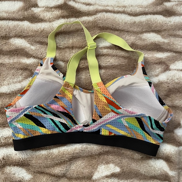 Victoria's Secret Sports Bra - Picture 2 of 4